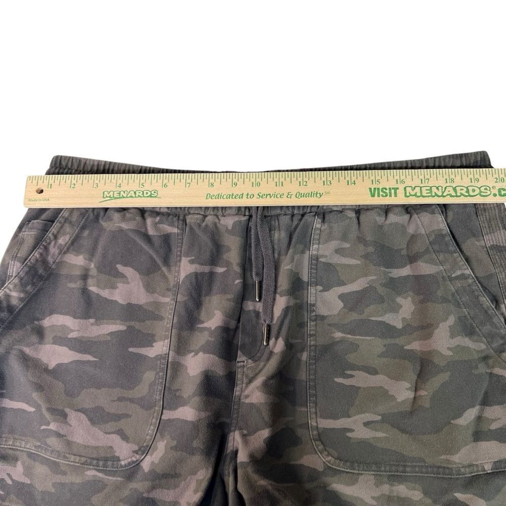 Sz 20 ATHLETA BLACK OLIVE CAMO ELASTIC WAIST STRETCHY FARALLON SHORTS - Picture 15 of 16
